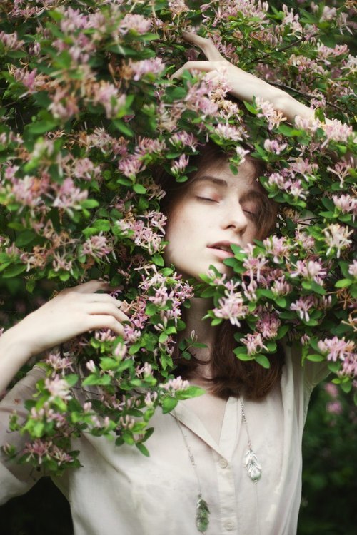 tumblr flower girl.jpg